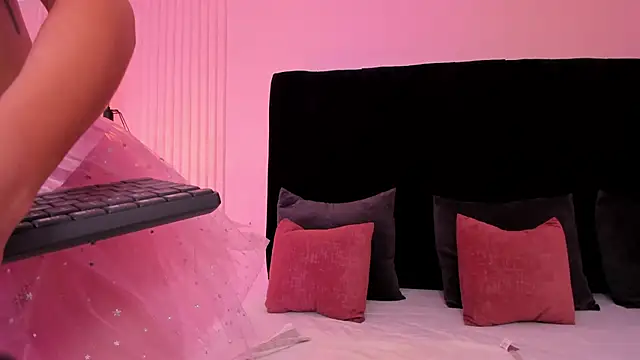 Snapshot of shaina_vasquez chatting on November 2025 05:40:01 AM shaina vasquez online show from November 2025 05:40:01 AM