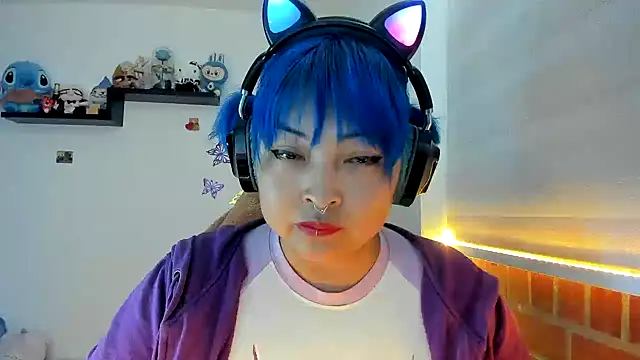 Shaddycute  online show from November 2025 05:12:02 PM