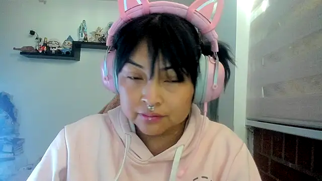 Shaddycute  online show from April 2026 12:53:02 PM