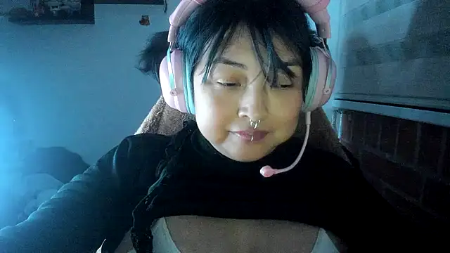 Snapshot of Shaddycute_ chatting on April 2026 01:42:02 AM Shaddycute online show from April 2026 01:42:02 AM