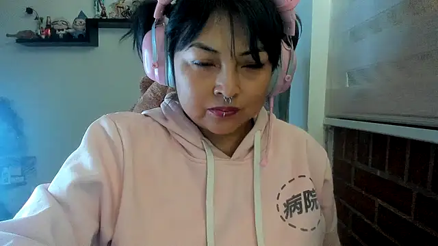 Snapshot of Shaddycute_ chatting on April 2026 01:41:02 PM Shaddycute online show from April 2026 01:41:02 PM