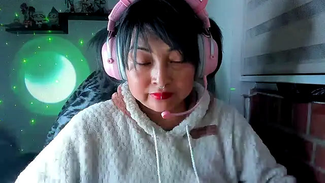 Snapshot of Shaddycute_ chatting on May 2026 03:02:02 AM Shaddycute online show from May 2026 03:02:02 AM