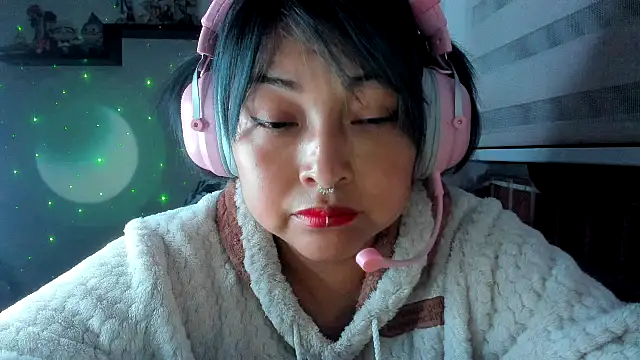 Snapshot of Shaddycute_ chatting on May 2026 04:07:02 AM Shaddycute online show from May 2026 04:07:02 AM