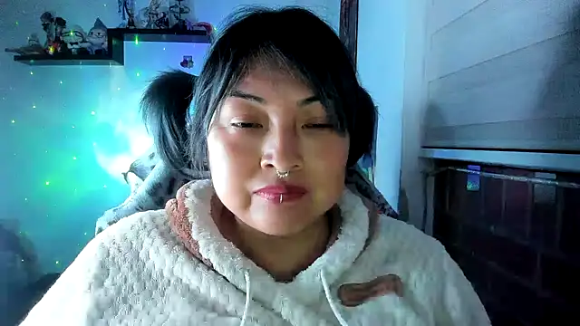 Snapshot of Shaddycute_ chatting on May 2026 01:56:01 AM Shaddycute online show from May 2026 01:56:01 AM