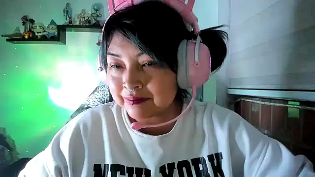 Snapshot of Shaddycute_ chatting on May 2026 03:02:02 AM Shaddycute online show from May 2026 03:02:02 AM