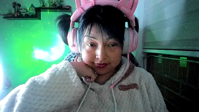 Snapshot of Shaddycute_ chatting on May 2026 03:46:01 AM Shaddycute online show from May 2026 03:46:01 AM