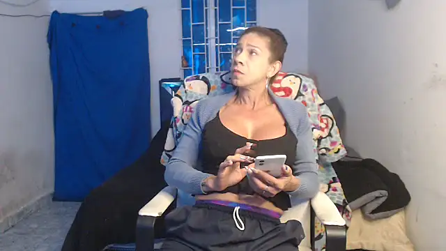 Antonella borja online show from November 2025 06:19:02 PM