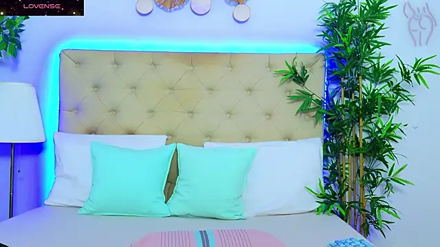 DaliyaArabian online show from November 2025 01:11:01 PM