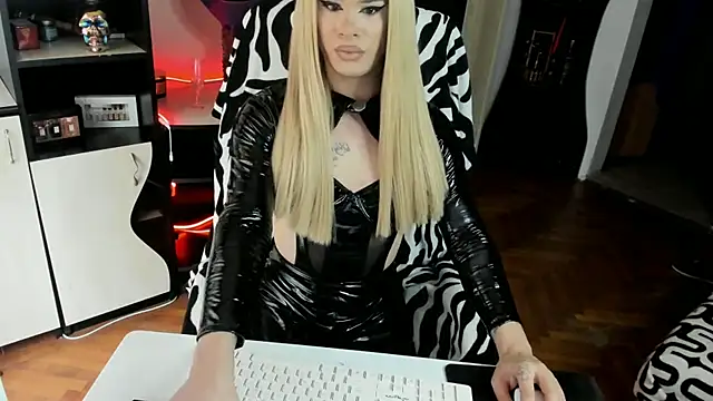 EvelynLexy online show from November 2025 08:39:02 AM