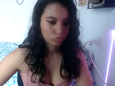 Snapshot of HannaKlein chatting on October 2025 01:08:02 PM HannaKlein online show from October 2025 01:08:02 PM