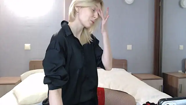 Snapshot of AvelinaLeoni chatting on March 2025 06:01:01 AM AvelinaLeoni online show from March 2025 06:01:01 AM