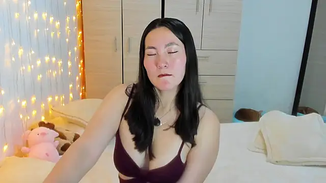 Elle Lee  online show from January 2026 05:05:02 PM