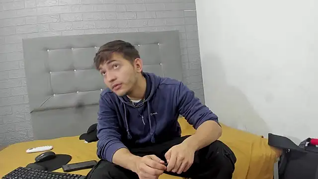 Snapshot of DiegoRogue_ chatting on December 2024 01:12:01 PM DiegoRogue online show from December 2024 01:12:01 PM