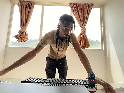 Malkon Big online show from February 2026 05:21:01 PM