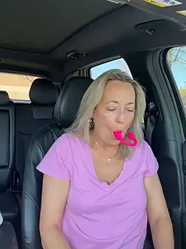 Cherry-red-xo online show from April 2026 04:09:02 PM