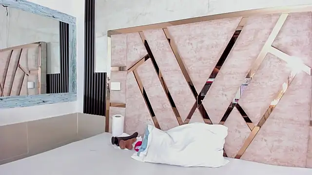 Snapshot of molly_sweetee chatting on September 2025 02:02:02 AM molly sweetee online show from September 2025 02:02:02 AM