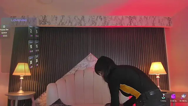 Snapshot of MeganDraco_ chatting on October 2025 12:30:01 PM MeganDraco online show from October 2025 12:30:01 PM