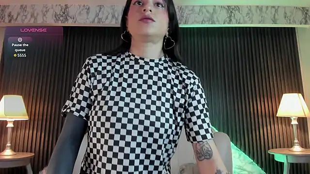 Snapshot of MeganDraco_ chatting on October 2025 12:29:01 PM MeganDraco online show from October 2025 12:29:01 PM