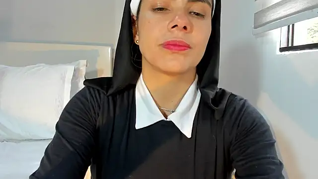ClaraMariaMon online show from June 2026 07:19:01 PM
