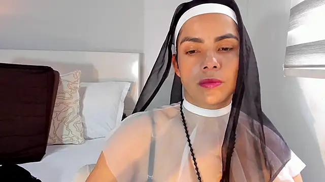 ClaraMariaMon online show from June 2026 04:11:02 PM