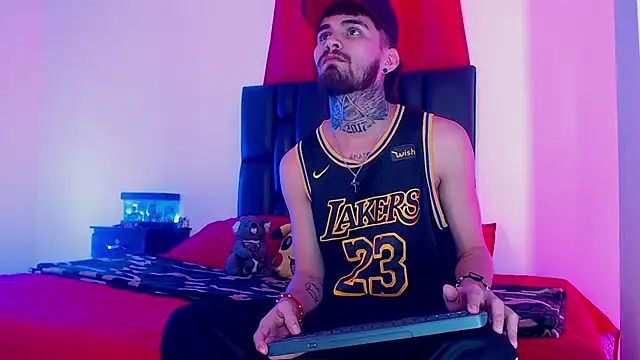 Snapshot of Brutal_Sex_Fucking chatting on February 2025 09:14:01 PM Brutal Sex Fucking online show from February 2025 09:14:01 PM