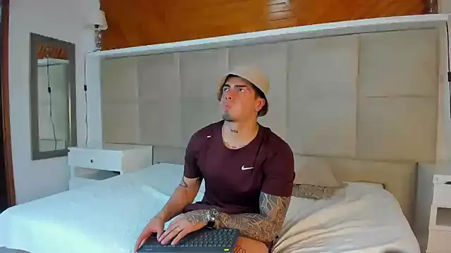 Snapshot of _mrcock chatting on December 2024 10:43:02 PM mrcock online show from December 2024 10:43:02 PM