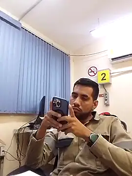 Snapshot of EnriquePersian197 chatting on February 2025 01:18:02 AM EnriquePersian197 online show from February 2025 01:18:02 AM