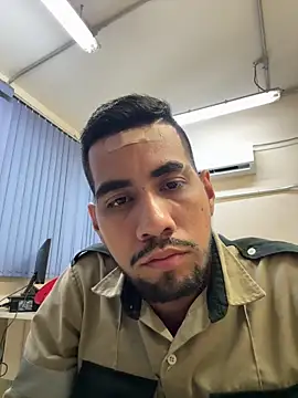 Snapshot of EnriquePersian197 chatting on March 2025 03:28:02 AM EnriquePersian197 online show from March 2025 03:28:02 AM