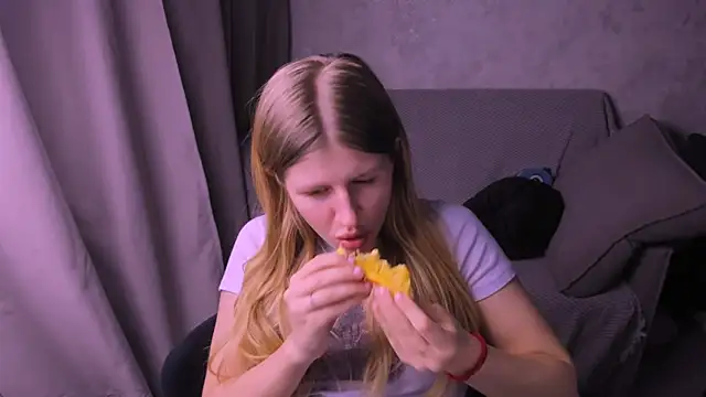 Snapshot of kirraa_ chatting on January 2025 10:49:02 PM kirraa online show from January 2025 10:49:02 PM