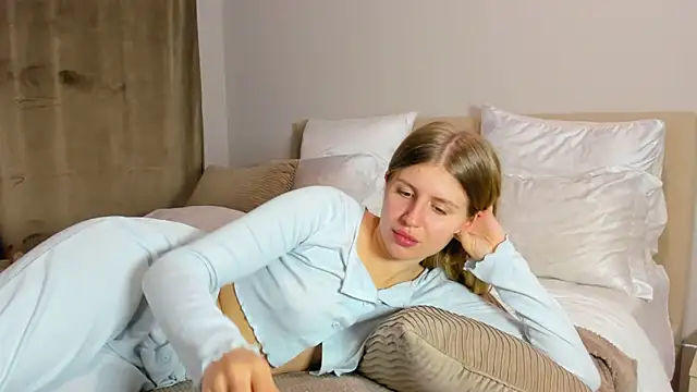 Snapshot of kirraa_ chatting on November 2025 07:34:02 PM kirraa online show from November 2025 07:34:02 PM