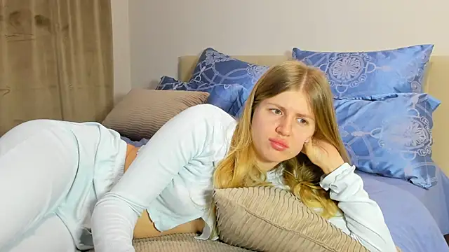 Snapshot of kirraa_ chatting on December 2025 07:44:01 PM kirraa online show from December 2025 07:44:01 PM