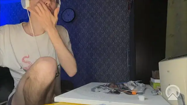 Aki-Laky online show from December 2025 07:55:01 PM