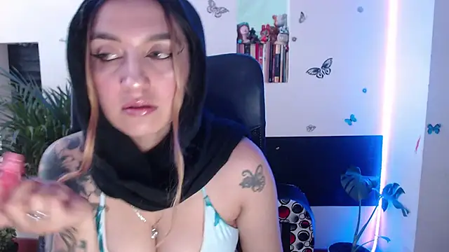 Lia-mitch online show from November 2025 06:39:01 PM