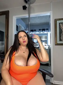 curvyfunlover online show from June 2026 10:10:02 PM
