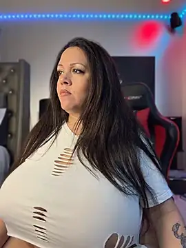 curvyfunlover online show from July 2026 04:13:01 PM