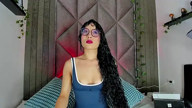 BriaConner  online show from March 2026 02:50:02 AM