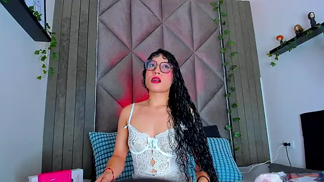 BriaConner  online show from March 2026 02:38:02 AM