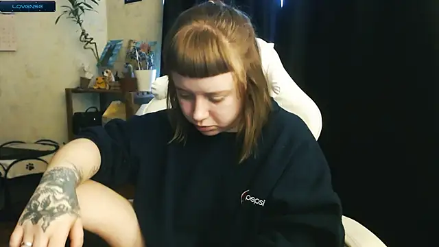 Snapshot of June_shy0 chatting on December 2024 08:03:02 AM June shy0 online show from December 2024 08:03:02 AM