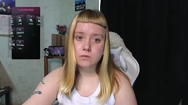 Snapshot of June_shy0 chatting on October 2025 10:44:01 AM June shy0 online show from October 2025 10:44:01 AM