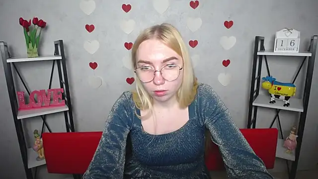 Snapshot of BeatriceFly chatting on December 2024 04:38:02 PM BeatriceFly online show from December 2024 04:38:02 PM