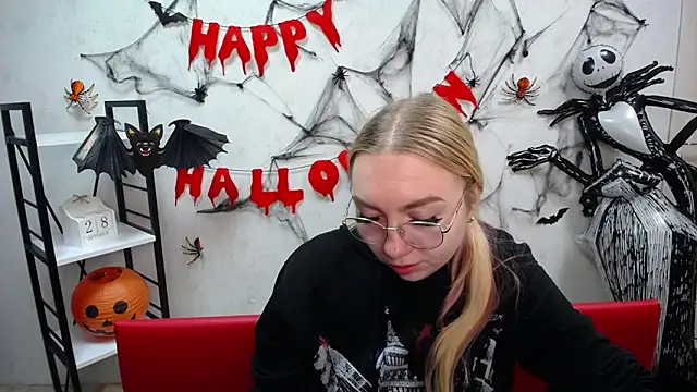 Snapshot of BeatriceFly chatting on October 2025 12:51:01 PM BeatriceFly online show from October 2025 12:51:01 PM