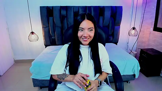 Snapshot of miichael_black chatting on November 2025 09:43:02 PM miichael black online show from November 2025 09:43:02 PM