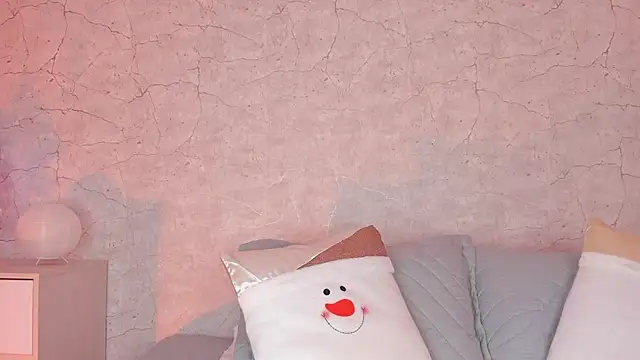 Snapshot of DahianaWalcott chatting on December 2024 02:05:01 AM DahianaWalcott online show from December 2024 02:05:01 AM