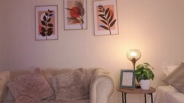 DahianaWalcott online show from February 2026 04:34:02 PM