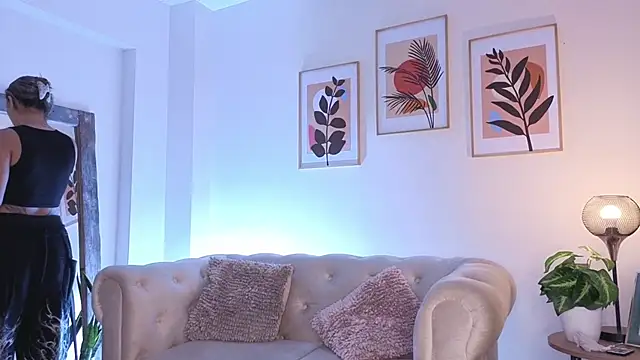 DahianaWalcott online show from February 2026 05:31:01 PM