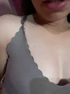 Snapshot of 3ashi9aa chatting on June 2026 08:13:01 AM 3ashi9aa online show from June 2026 08:13:01 AM