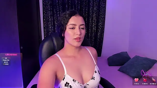 Snapshot of Adhara-zanne chatting on January 2025 02:31:02 AM Adhara-zanne online show from January 2025 02:31:02 AM