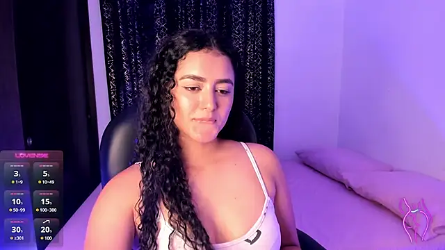 Snapshot of Adhara-zanne chatting on February 2025 05:39:01 AM Adhara-zanne online show from February 2025 05:39:01 AM