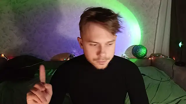 Snapshot of mike_peach chatting on December 2024 08:04:02 PM mike peach online show from December 2024 08:04:02 PM