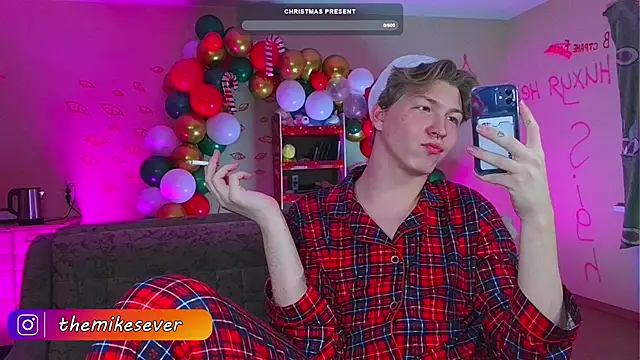 Snapshot of TheMikeSever chatting on December 2024 06:17:02 PM TheMikeSever online show from December 2024 06:17:02 PM